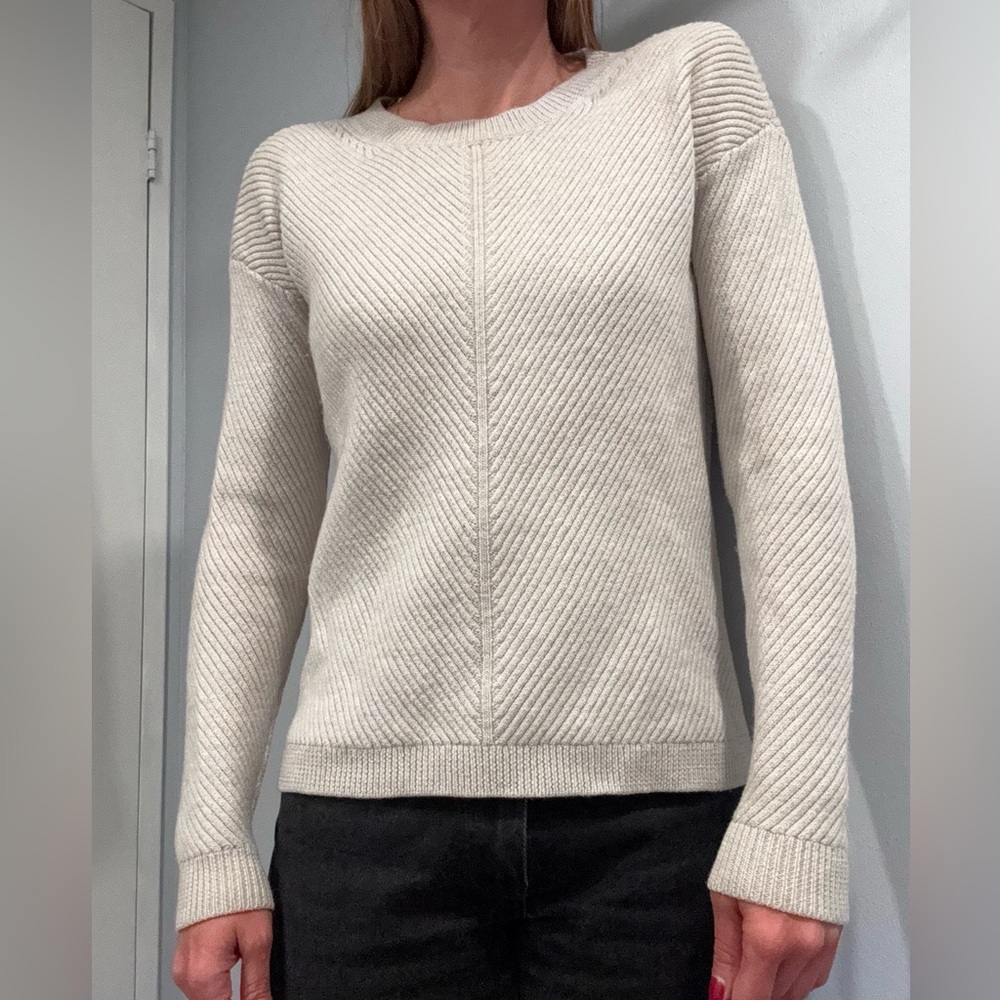Aritzia 100% Merino Wool Wilfred Free "Isabelli" Sweater XS - Picture 4 of 13